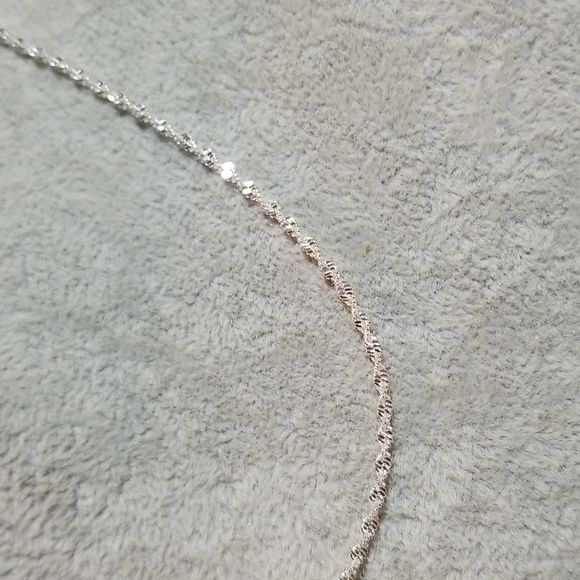 Gorgeous 925 silver chain necklace. Excellent like new condition - Picture 2 of 8